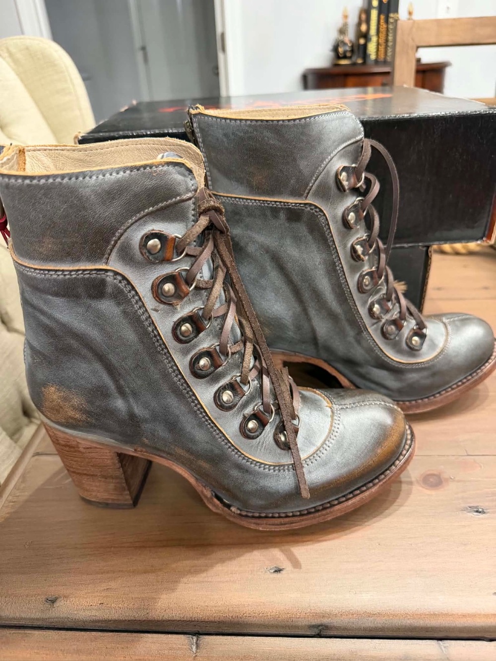 EUC- Freebird “Borow” boots in color Ice. Size 7. - Picture 2 of 6